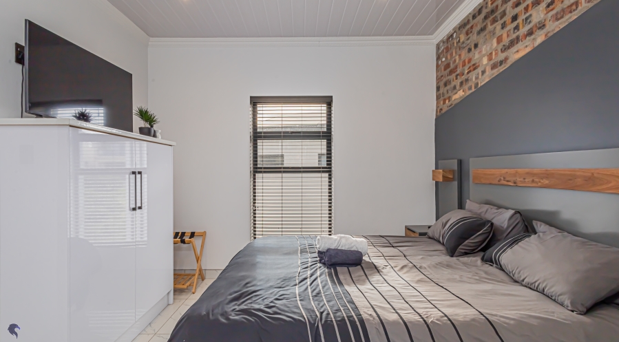 5 Bedroom Property for Sale in Calypso Beach Western Cape